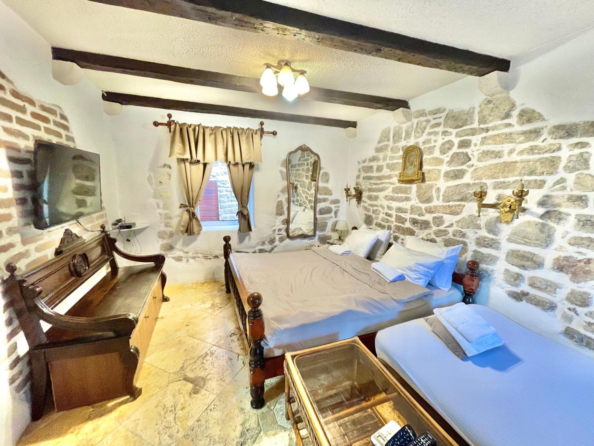 Old Town House With Private Garden Apartment Budva Exterior photo