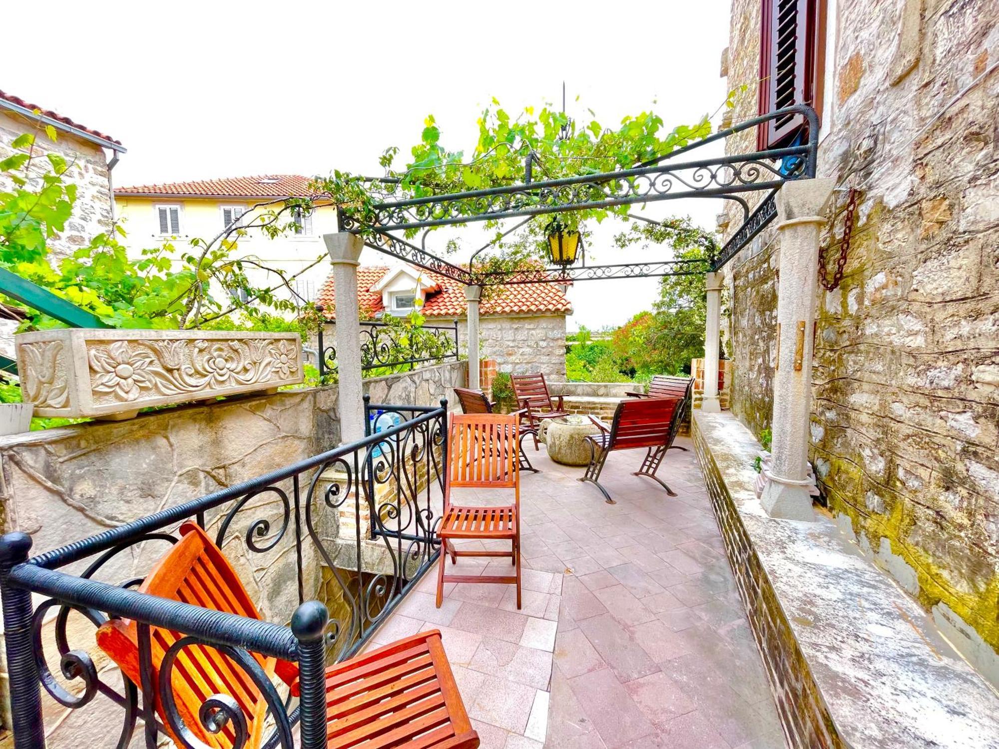 Old Town House With Private Garden Apartment Budva Exterior photo