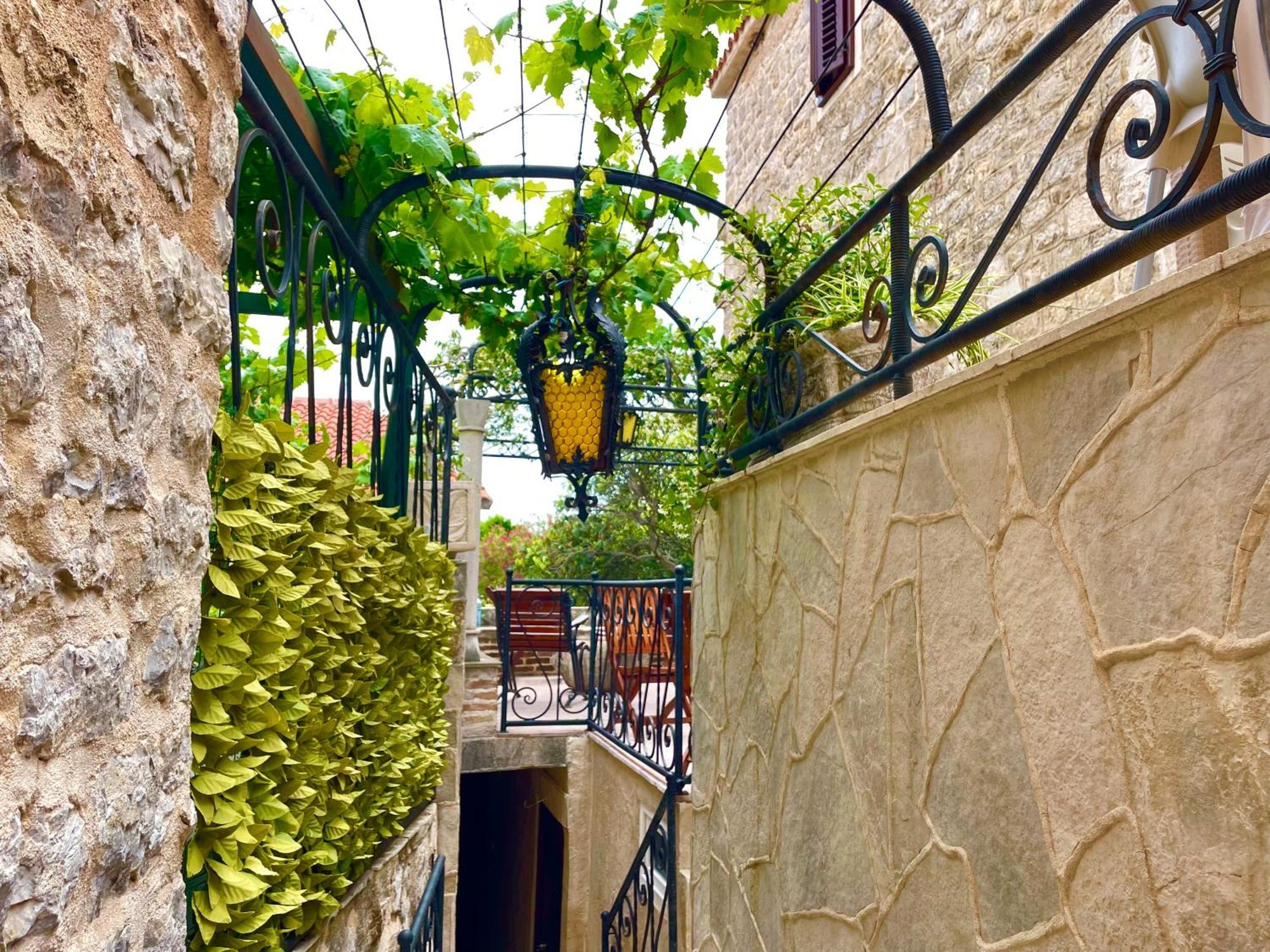 Old Town House With Private Garden Apartment Budva Exterior photo